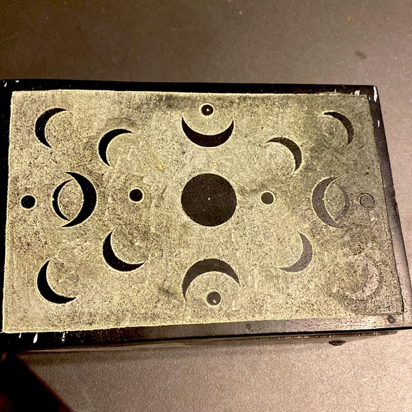 Moon phase stone box - Picture 1 of 3